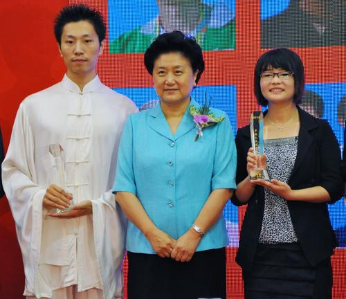 中共中央政治局委員、國務委員劉延東與鐵飛燕(右一)合影